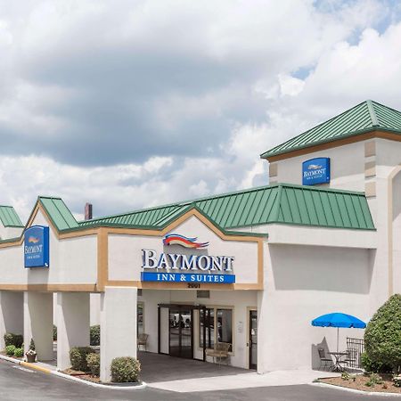 Baymont By Wyndham Greensboro/Coliseum Buitenkant foto
