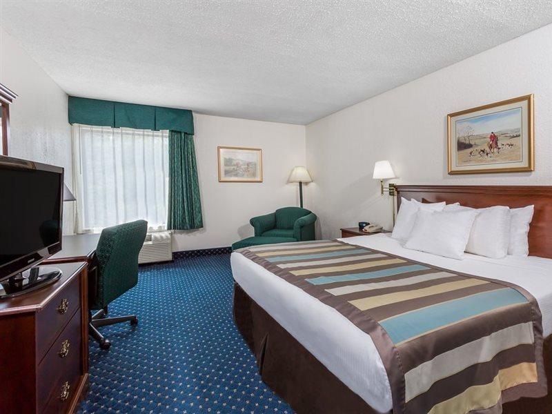 Baymont By Wyndham Greensboro/Coliseum Buitenkant foto