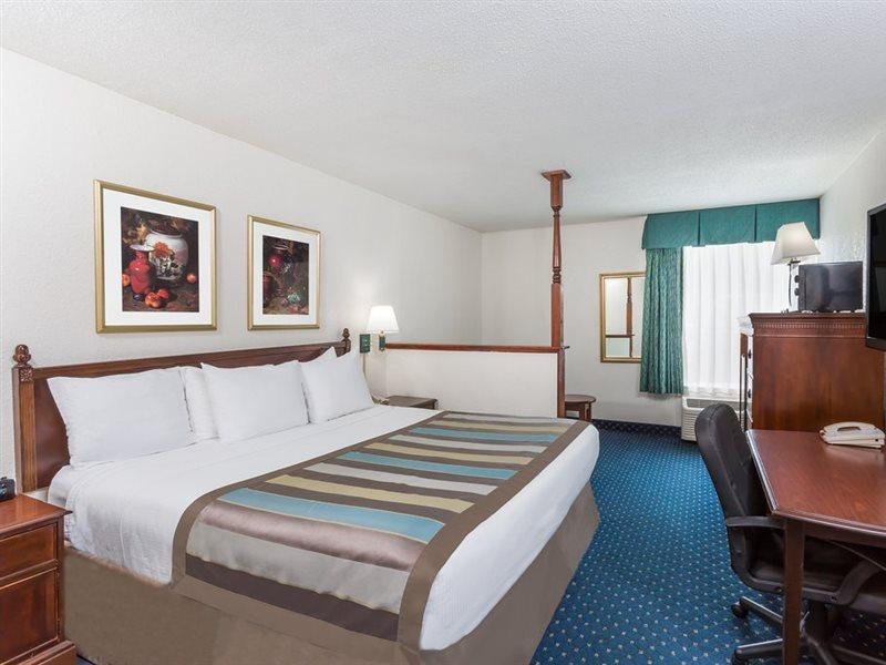 Baymont By Wyndham Greensboro/Coliseum Buitenkant foto