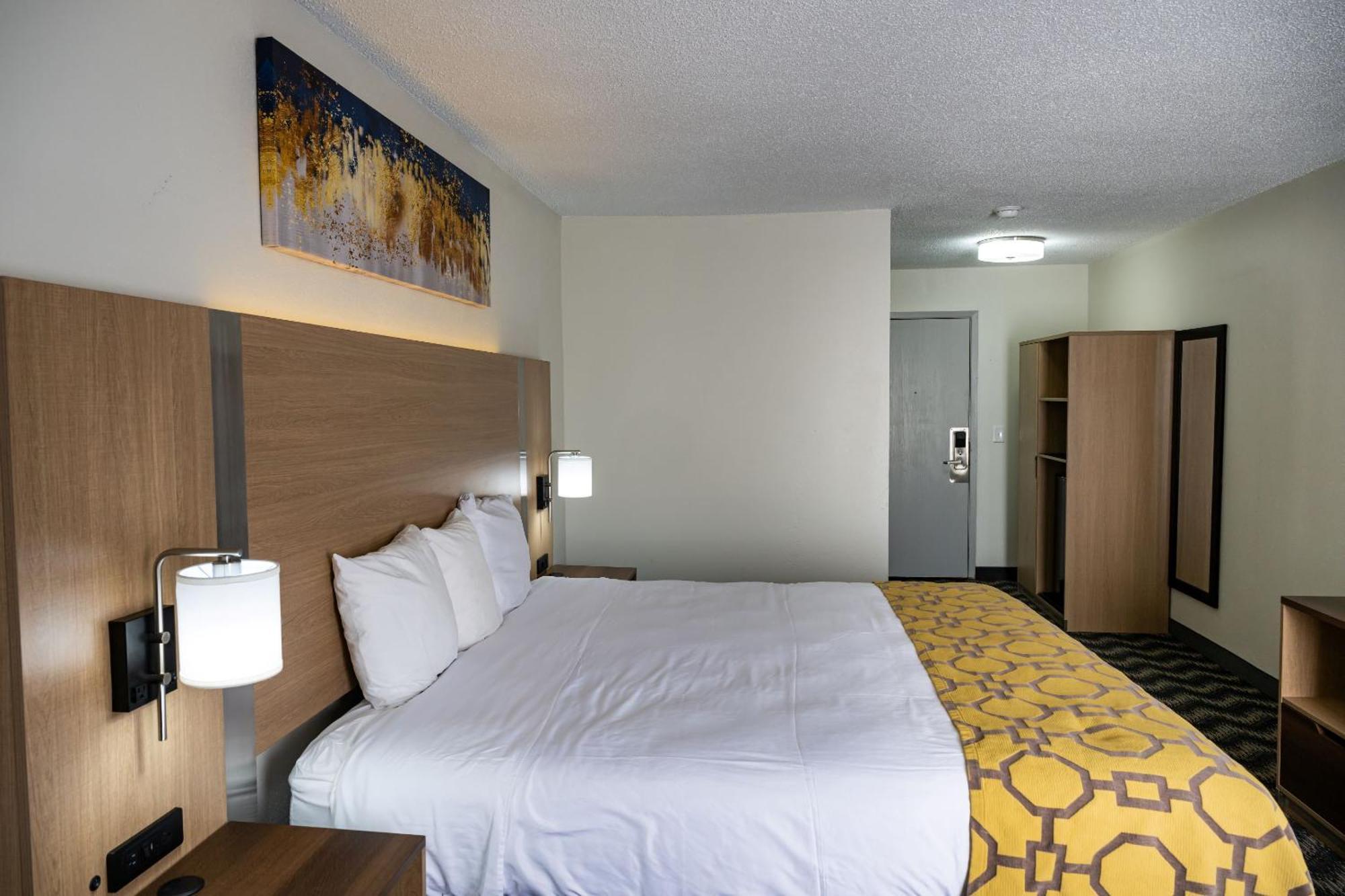 Baymont By Wyndham Greensboro/Coliseum Buitenkant foto