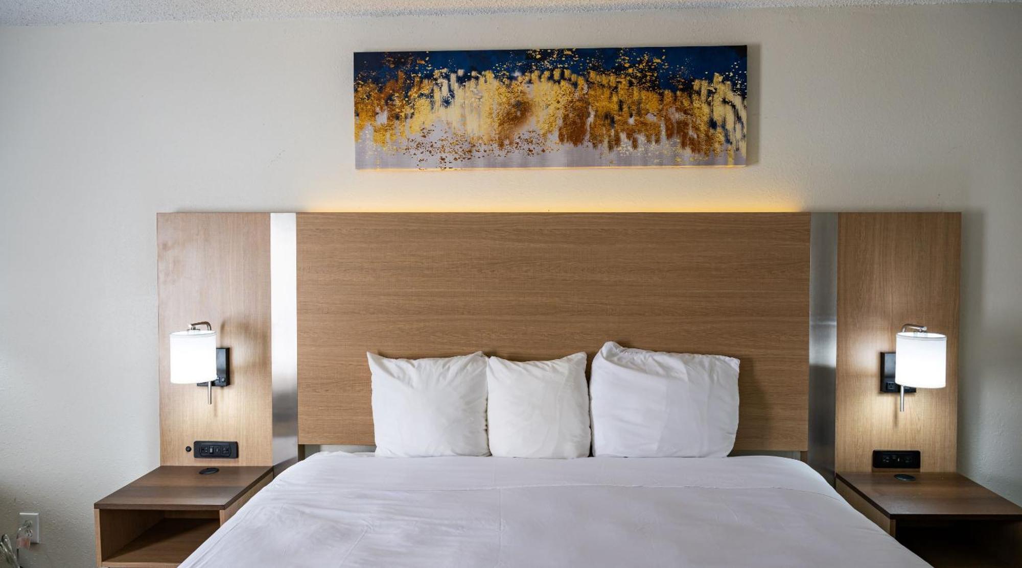Baymont By Wyndham Greensboro/Coliseum Buitenkant foto