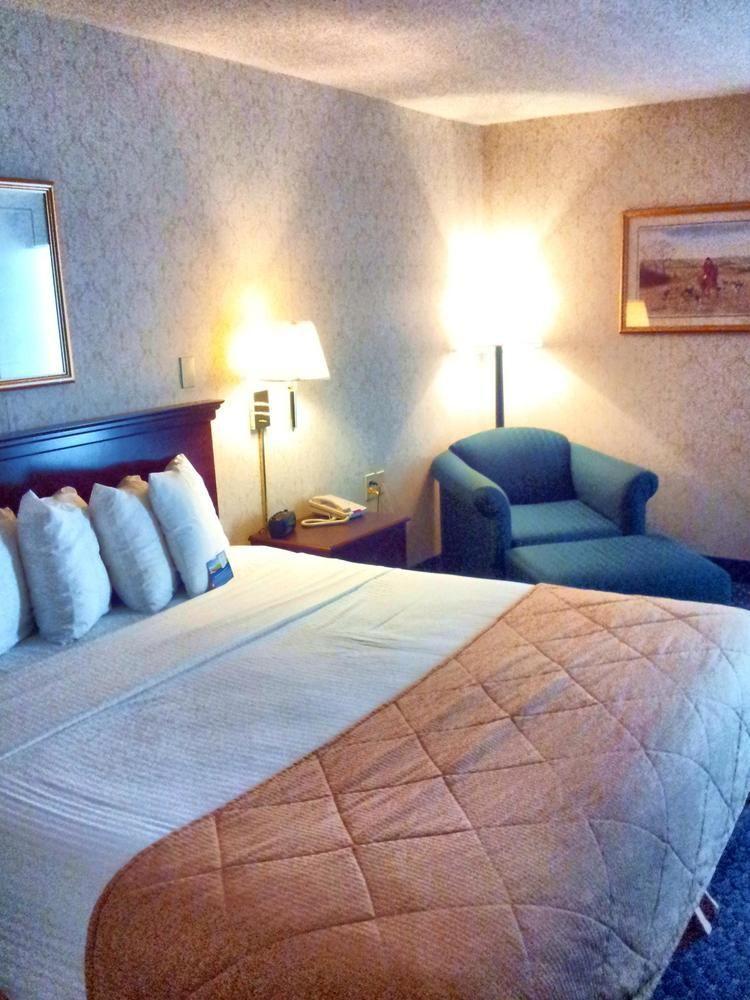 Baymont By Wyndham Greensboro/Coliseum Buitenkant foto