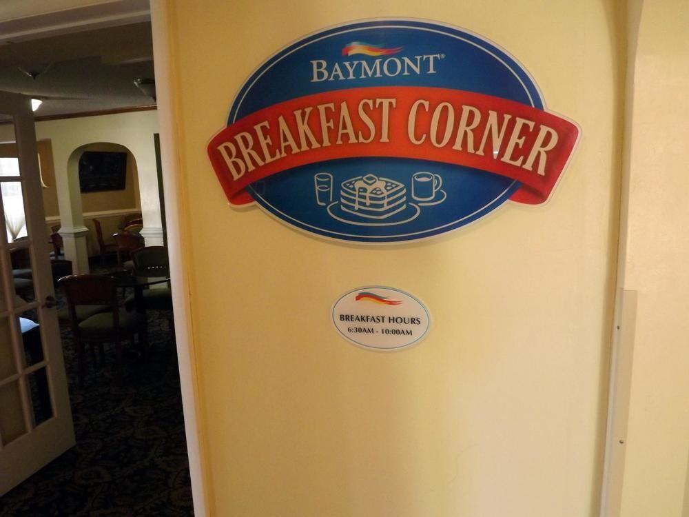 Baymont By Wyndham Greensboro/Coliseum Buitenkant foto