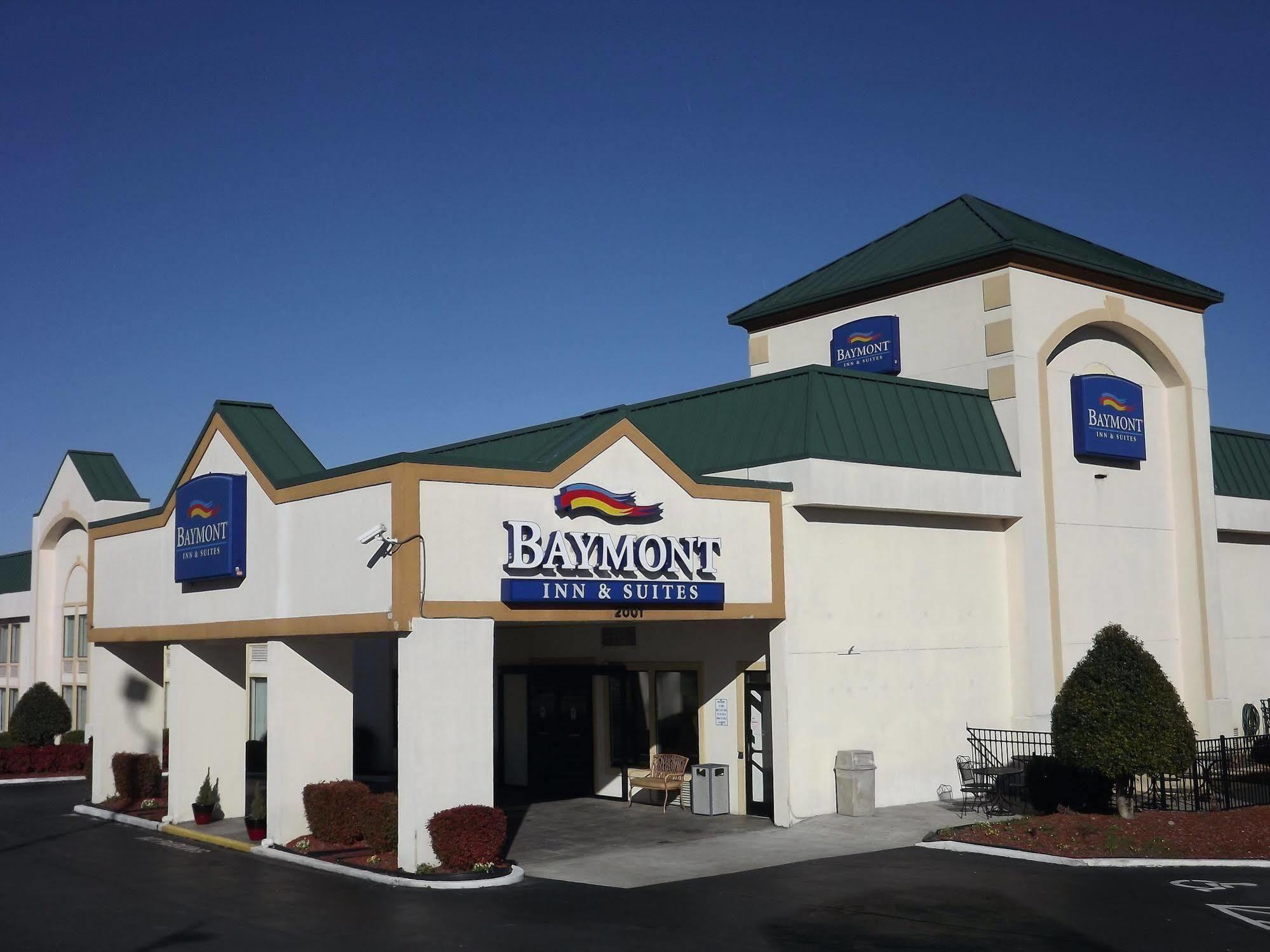 Baymont By Wyndham Greensboro/Coliseum Buitenkant foto